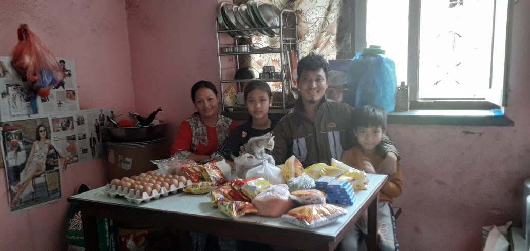 Arme Familien in Nepal freuen sich über jede Unterstützung.